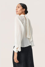 Lade das Bild in den Galerie-Viewer, SLChrisley Blouse LS
