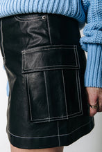 Lade das Bild in den Galerie-Viewer, Zenni Vegan Leather Mini Skirt
