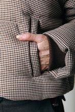 Lade das Bild in den Galerie-Viewer, Zyra Dogtooth Puffer Jacket Brown
