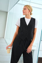 Lade das Bild in den Galerie-Viewer, KAprilla Waistcoat
