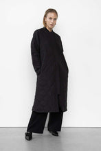 Lade das Bild in den Galerie-Viewer, WBLcopenhagen quilted coat
