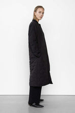 Lade das Bild in den Galerie-Viewer, WBLcopenhagen quilted coat
