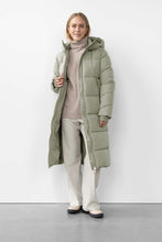 Lade das Bild in den Galerie-Viewer, WBLGLORIAN LONG PUFFER COAT
