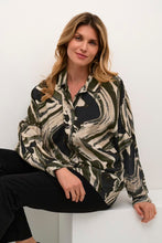 Lade das Bild in den Galerie-Viewer, KAsophia Boxy Batwing Shirt
