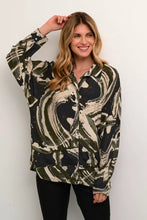 Lade das Bild in den Galerie-Viewer, KAsophia Boxy Batwing Shirt
