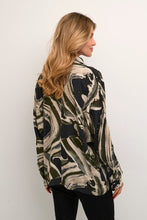 Lade das Bild in den Galerie-Viewer, KAsophia Boxy Batwing Shirt
