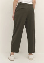 Lade das Bild in den Galerie-Viewer, KAmerle Pants Suiting
