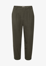 Lade das Bild in den Galerie-Viewer, KAmerle Pants Suiting
