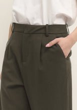 Lade das Bild in den Galerie-Viewer, KAmerle Pants Suiting
