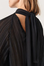 Lade das Bild in den Galerie-Viewer, SLChrisley Blouse LS
