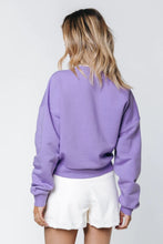Lade das Bild in den Galerie-Viewer, Pacific Patch Cropped Sweat Lilac
