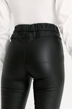 Lade das Bild in den Galerie-Viewer, Ada coated Jeggings Black

