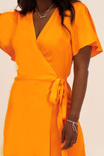 Lade das Bild in den Galerie-Viewer, Wrap dress with short sleeve
