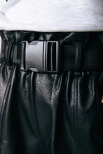 Lade das Bild in den Galerie-Viewer, Louas Colourful Rebel Belt Short
