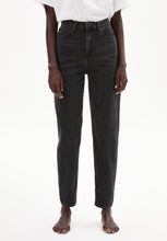 Lade das Bild in den Galerie-Viewer, Mairaa Denim Mom washed down black
