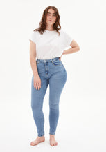 Lade das Bild in den Galerie-Viewer, Tillaa x stretch skinny denim
