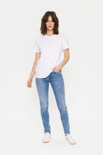 Lade das Bild in den Galerie-Viewer, AdeliaSZ Regular T-Shirt
