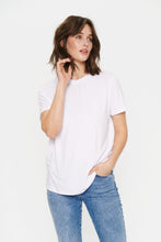 Lade das Bild in den Galerie-Viewer, AdeliaSZ Regular T-Shirt
